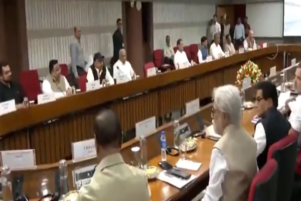 सर्वदलीय बैठक में पार्टी लाइन से हटकर नेताओं ने की ऑपरेशन सिंदूर की सराहना