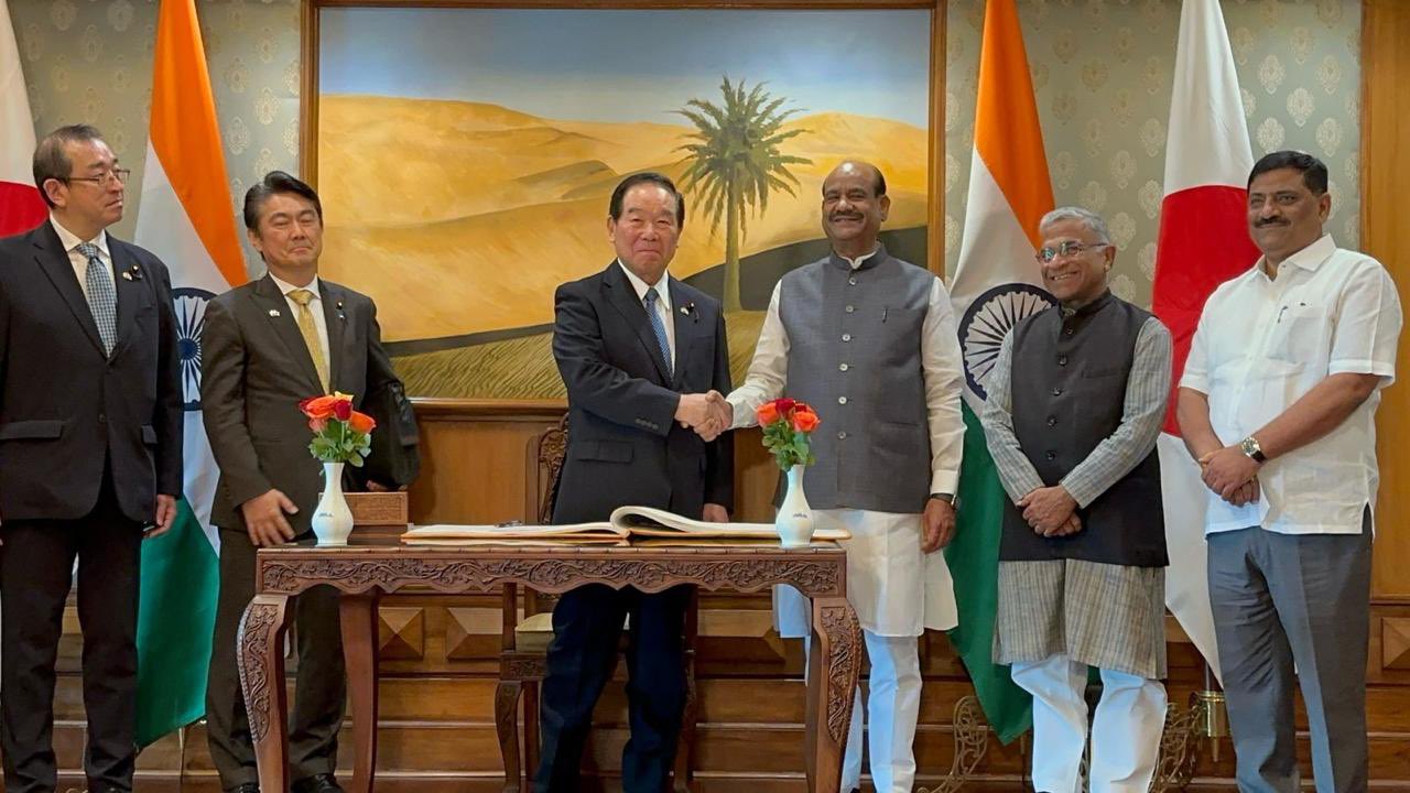 लोकसभा अध्‍यक्ष ओम बिरला ने आतंकवाद से निपटने के लिए दुनिया के सभी लोकतांत्रिक देशों से साथ आने की अपील की