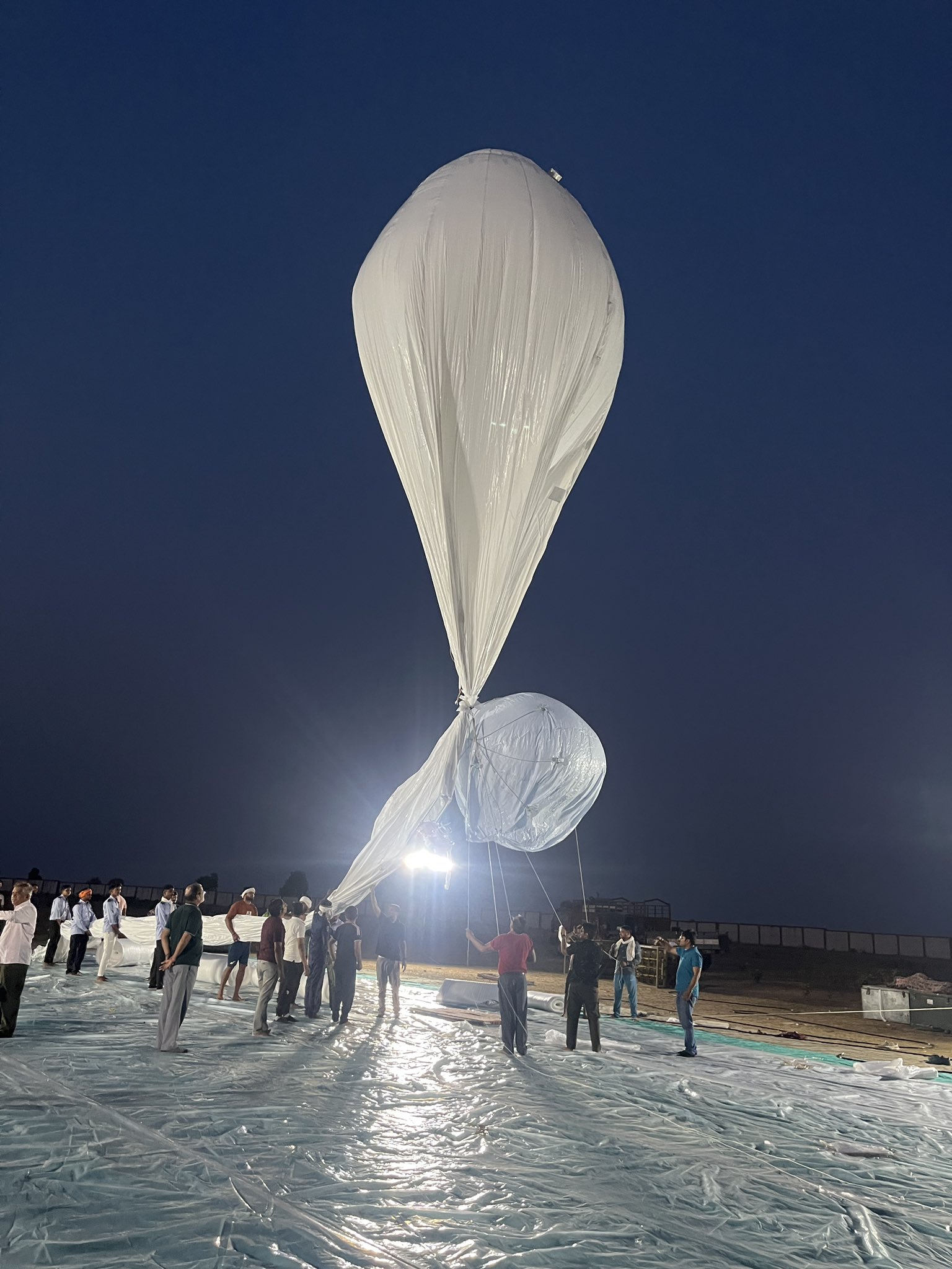 دفاعی تحقیق اور ترقی کے ادارے، اسرو نے کل مدھیہ پردیش کے شیوپور میں Stratospheric Airship Platform کی پہلی پرواز کی کامیاب آزمائش کی۔