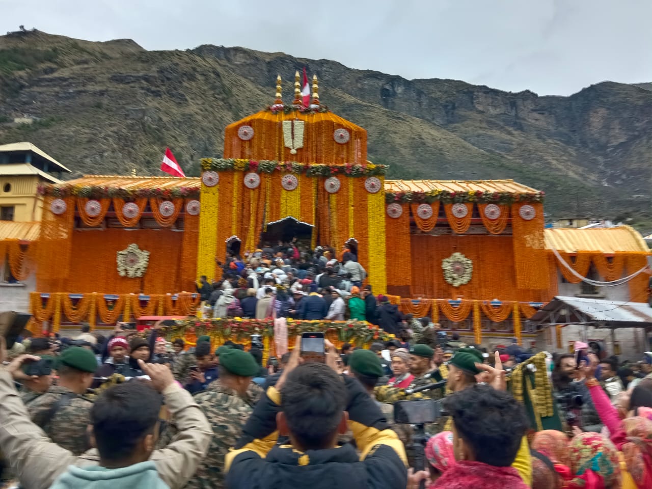 اتراکھنڈ کے چمولی ضلعے میں روایتی رسومات کے ساتھ بدریناتھ دھام کے کپاٹ کھول دیے جائیں گے۔