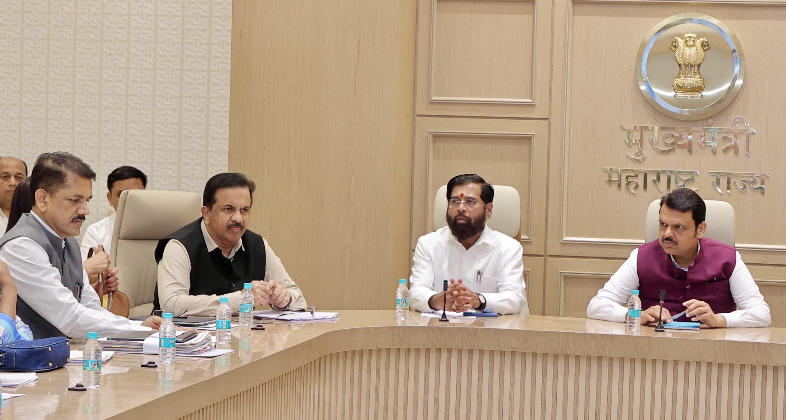 महाराष्ट्र सरकार ने सभी वरिष्ठ अधिकारियों की छुट्टियांँ रद्द कीं