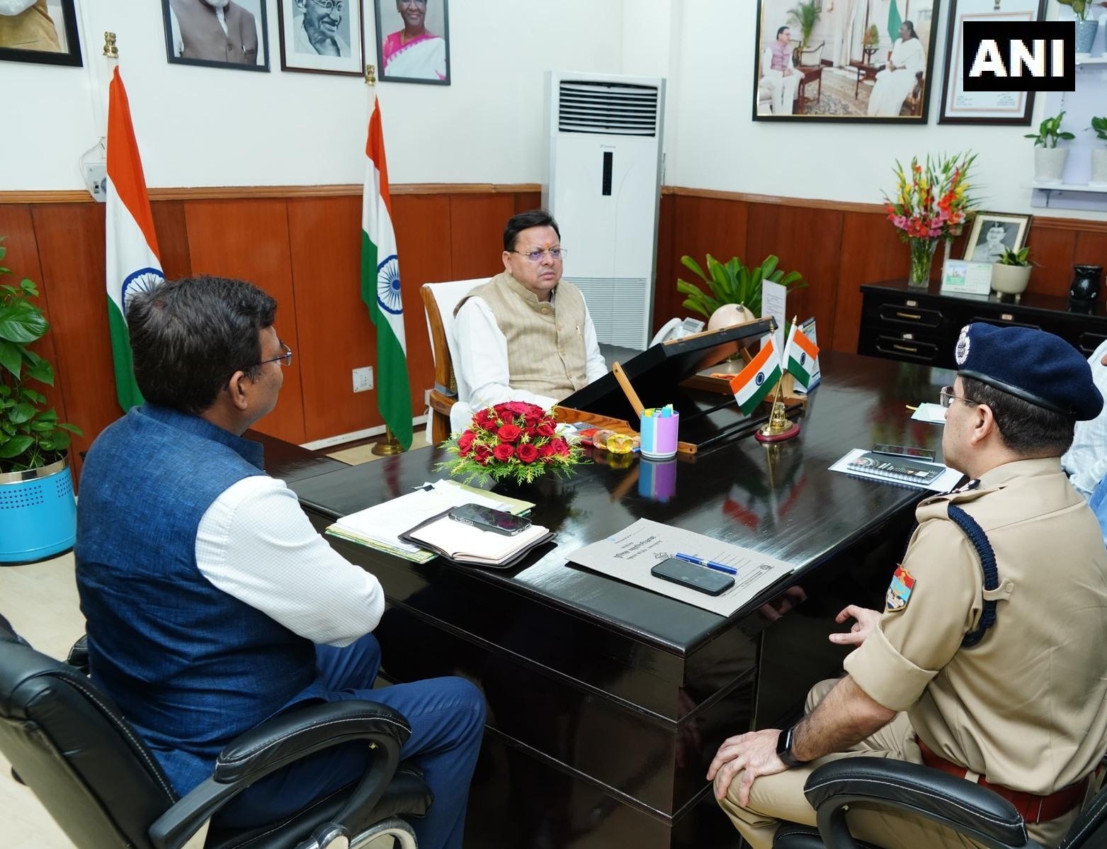 उत्तराखंड के मुख्यमंत्री पुष्कर सिंह धामी ने देहरादून में एक उच्च स्तरीय बैठक की