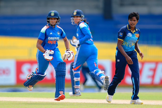 Women Cricket : भारताविरुद्धच्या सामन्यात श्रीलंकेपुढं विजयासाठी ३४३ धावांचं लक्ष्य