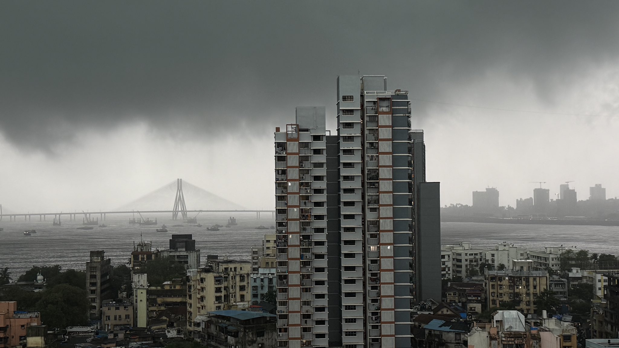 दक्षिण-पश्चिम मानसून की शुरुआत के बाद महाराष्ट्र के कई हिस्सों में तेज बारिश जारी