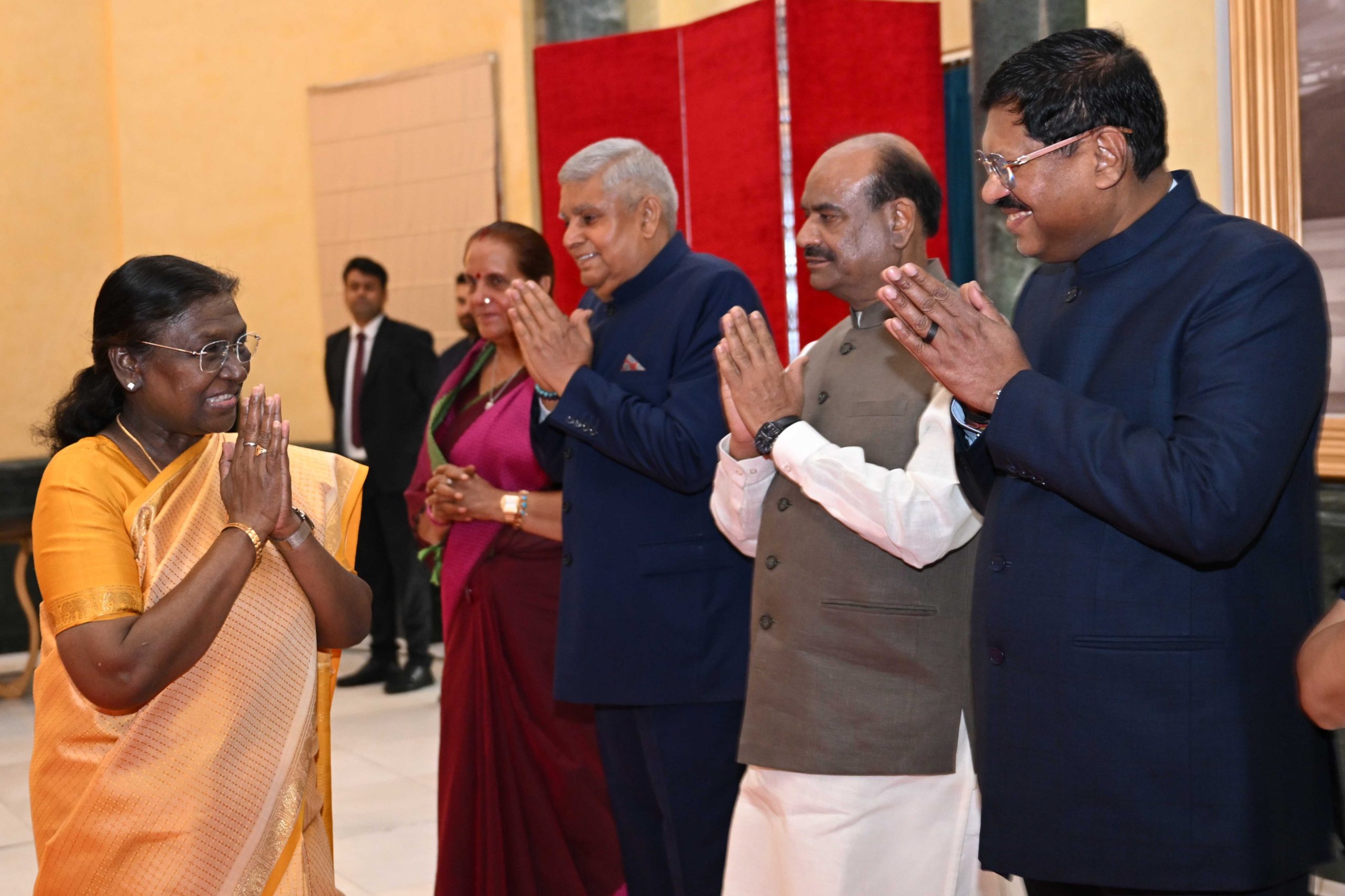 राष्ट्रपति द्रौपदी मुर्मू ने भारत के नए मुख्य न्यायाधीश न्यायमूर्ति भूषण रामकृष्ण गवई के स्वागत में रात्रिभोज का आयोजन किया