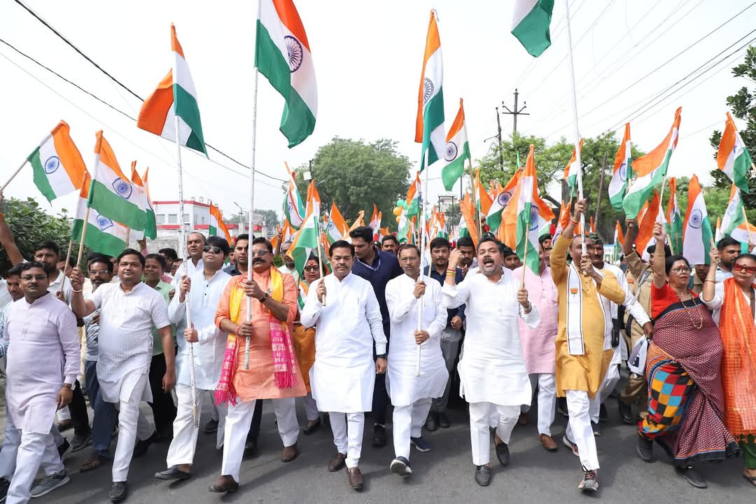 केन्द्रीय राज्य मंत्री बीएल वर्मा ने बदायूं में भारतीय शौर्य तिरंगा यात्रा का नेतृत्व किया