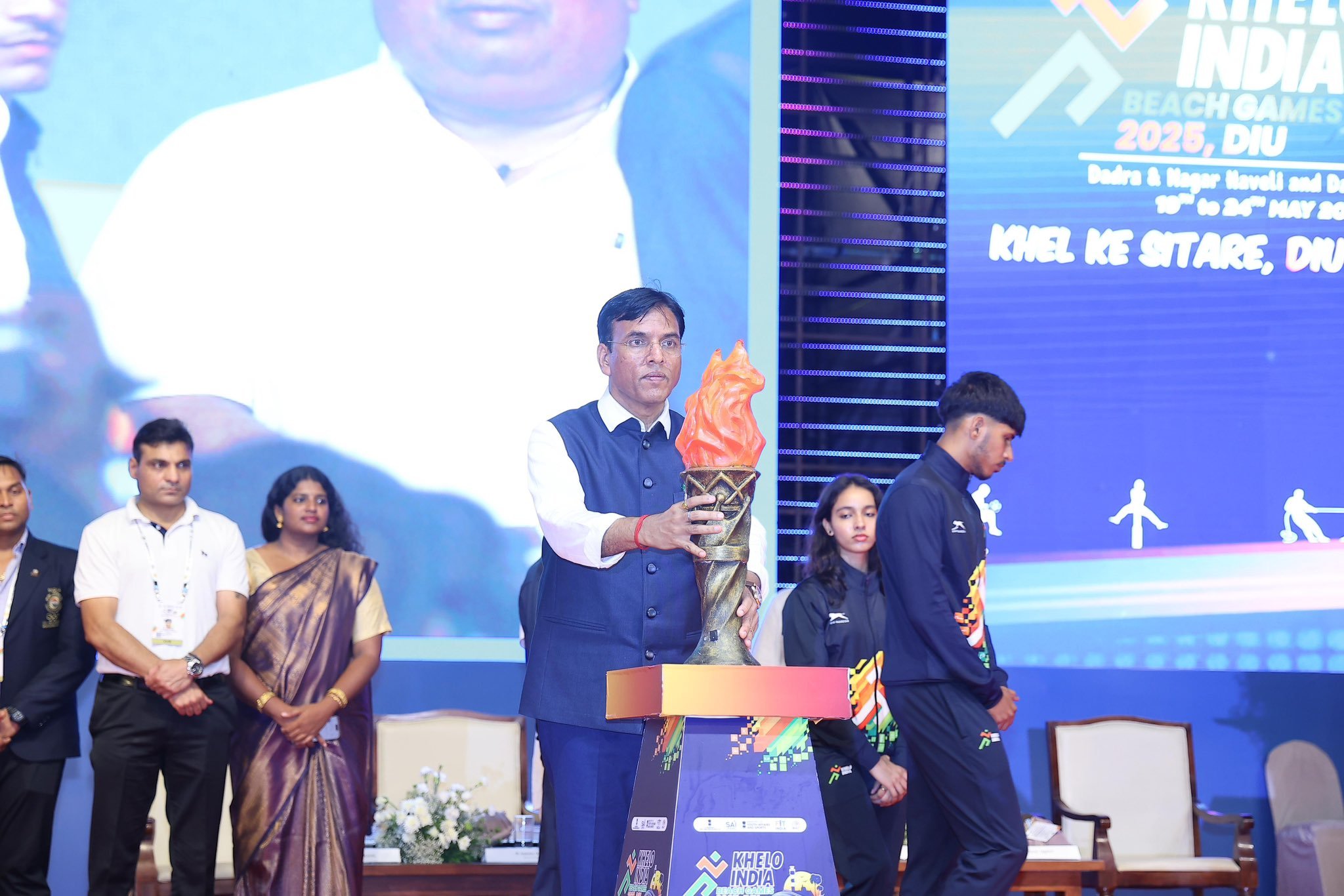 दीव में रंगारंग समारोह के साथ पहला खेलो इंडिया बीच गेम्स का शुभारंभ हुआ, प्रधानमंत्री ने इसे देश के खेल इतिहास में एक महत्वपूर्ण पल बताया