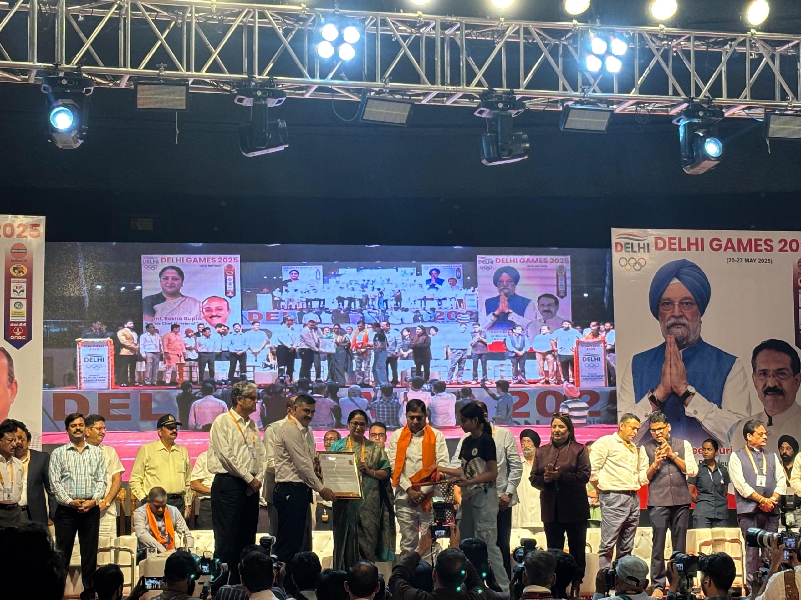 मुख्‍यमंत्री रेखा गुप्‍ता ने नई दिल्‍ली के तालकटोरा स्‍टेडियम में दिल्‍ली गेम्‍स 2025 का उद्घाटन किया