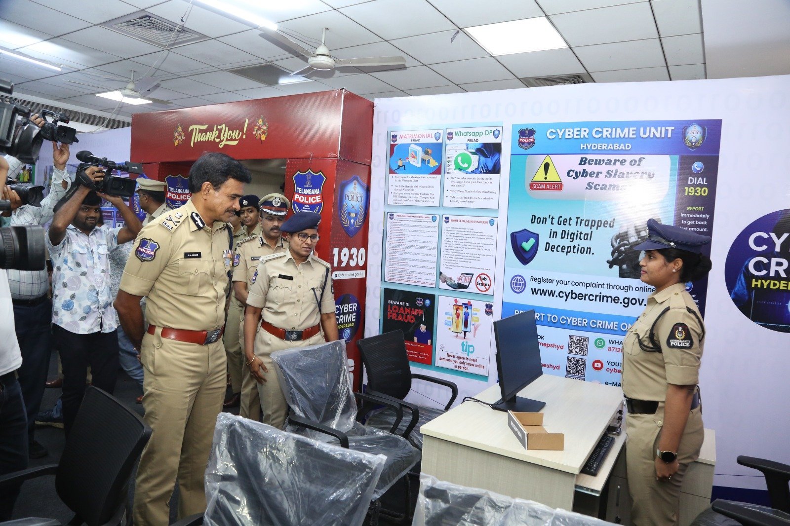 हैदराबाद पुलिस ने साइबर अपराध के बढ़ते खतरे से निपटने के लिए सभी सात ज़ोन में साइबर सेल स्‍थापित किए