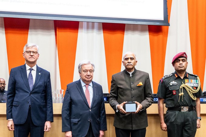 संयुक्त राष्ट्र ने शांति मिशन में सेवा के दौरान शहीद हुए शांतिरक्षक ब्रिगेडियर अमिताभ झा और हवलदार संजय सिंह को डैग हैमरशॉल्ड पदक से सम्मानित किया