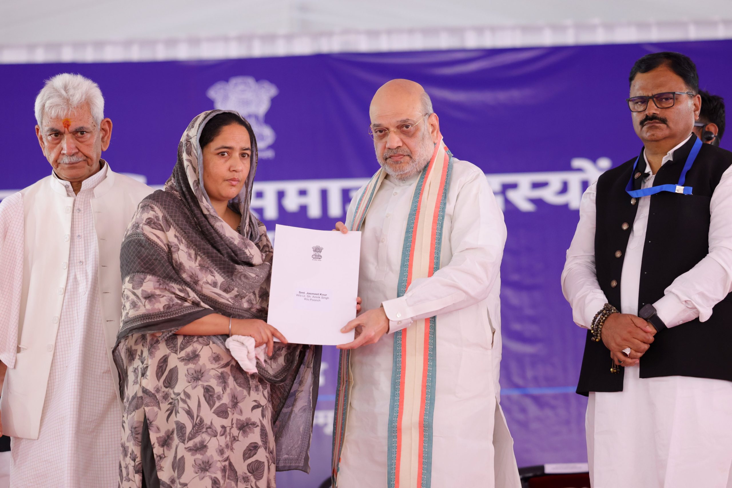 गृहमंत्री अमित शाह ने जम्‍मू-कश्‍मीर के पुंछ का दौरा कर गोलाबारी से प्रभावित लोगों के लिए विशेष राहत पैकेज की घोषणा की