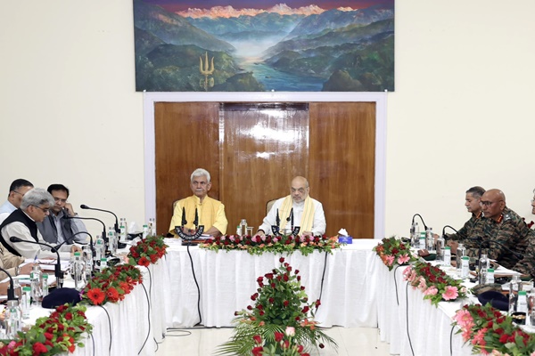 জম্মু-কাশ্মীৰৰ নিৰাপত্তা ব্যৱস্থাৰ পৰ্যালোচনাৰ বাবে জম্মুত কেন্দ্রীয় গৃহমন্ত্রী অমিত শ্বাহৰ উচ্চস্তৰীয় বৈঠক