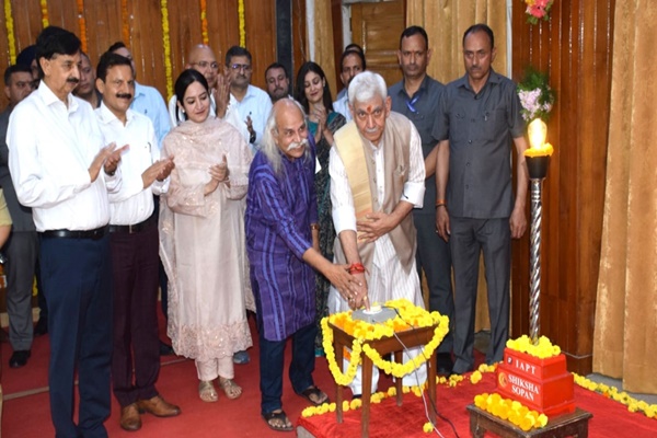 J&K: Physics Bharat Yatra begins its journey from Udhampur to revive joy of learning science