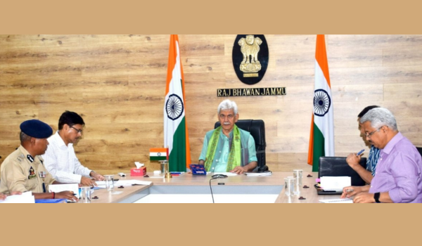 जम्‍मू-कश्‍मीर: उपराज्‍यपाल मनोज सिन्‍हा ने सुरक्षा स्थिति की समीक्षा के लिए वरिष्‍ठ अधिकारियों के साथ बैठक की