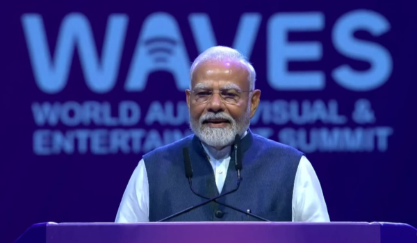 प्रधानमंत्री नरेन्द्र मोदी ने मुंबई के जि‍ओ वर्ल्‍ड कन्‍वेंशन सेंटर में वेव्स का उद्घाटन किया