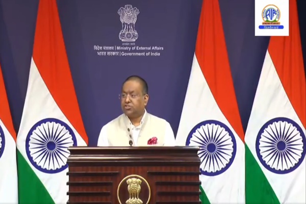 জম্মু-কাশ্মীৰ সম্পৰ্কীয় যিকোনো বিষয়ত ভাৰত-পাকিস্তানে দ্বিপাক্ষিক আলোচনা কৰিব বুলি বৈদেশিক পৰিক্ৰমা মন্ত্ৰ্যালয়ৰ মুখপাত্ৰ ৰনধীৰ জয়ছোৱালৰ প্ৰকাশ