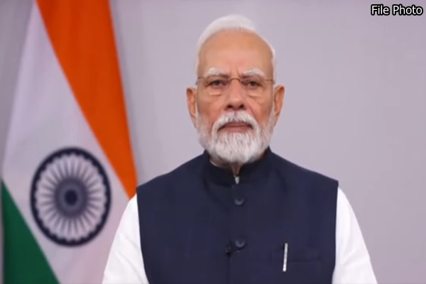 প্রধানমন্ত্রী নরেন্দ্র মোদী বলেছেন, দেশ এখন বাণিজ্য ও বিনিয়োগ ক্ষেত্রে এক সম্ভাবনা পূর্ণ দিশায় এগিয়ে চলেছে