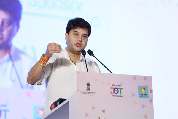 স্মার্ট ফোন সম্প্ৰতি কেৱল যোগাযোগৰ মাধ্যমেই নহয়, বৰং সবলীকৰণৰ এটা মাধ্যম- জ্যোতিৰাদিত্য সিন্দিয়া
