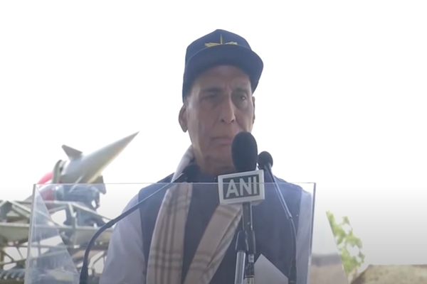 रक्षा मंत्री राजनाथ सिंह ने ऑपरेशन सिंदूर में भारतीय वायुसेना की त्‍वरित और निर्णायक कार्रवाई की सराहना की