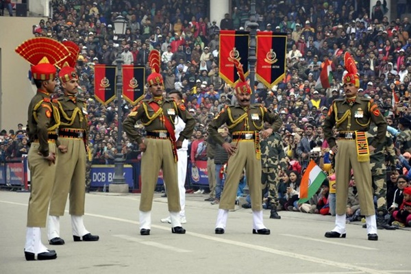 अटारी-वाघा संयुक्त तपासणी नाक्यांवरील बीटिंग रिट्रीट समारंभ आजपासून खुला