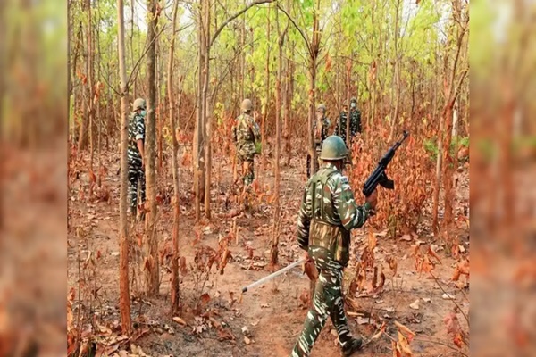 ছট্টিশগড়ৰ নাৰায়ণপুৰ অবুঝমাড় এলেকাত সুৰক্ষা বাহিনীৰ সৈতে হোৱা সংঘৰ্ষত এজন শীর্ষ কমাণ্ডাৰসহ কমেও ২০ জন নক্সালবাদী নিহত