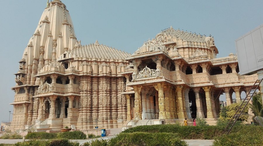 પ્રથમ જ્યોતિર્લિંગ શ્રી સોમનાથ મંદિરના 75મા સ્થાપના દિવસની ભક્તિભાવપૂર્વક ઉજવણી કરાઇ
