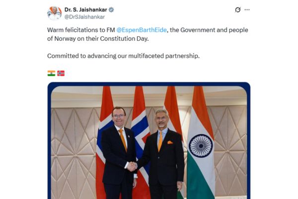 विदेश मंत्री डॉ. एस जयशंकर ने नॉर्वे के विदेश मंत्री इस्‍पेन बार्थ ईडे को संविधान दिवस की बधाई दी