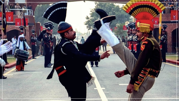আজিৰেপৰা সীমান্ত সুৰক্ষা বাহিনীয়ে পাঞ্জাব ফ্ৰণ্টিয়াৰকে ধৰি ভাৰত-পাকিস্তান সীমান্তৰ তিনিওটা যুটিয়া তালাচী চকীত ৰিট্ৰিট সমাৰোহ পুনৰ আৰম্ভ হ’ব