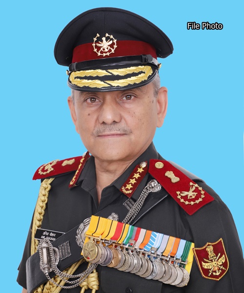 چیف آف ڈفینس اسٹاف، جنرل انل چوہان نے زور دے کر کہا ہے کہ بھارت دہشت گردی اور ایٹمی  Blackmail کے سائے میں نہیں جیے گا۔