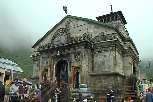 চাৰধাম যাত্ৰাৰ বাবে নিয়োজিত হেলিকপ্টাৰসমূহত যাত্ৰীৰ সুৰক্ষা সন্দৰ্ভত স্থিতি স্পষ্ট কৰিবলৈ ৰাজ্য চৰকাৰক উত্তৰাখণ্ড উচ্চ ন্যায়ালয়ৰ নিৰ্দেশ