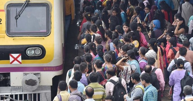 दिवा-मुंब्रा स्थानकादरम्यान उपनगरी रेल्वेगाडीतून पडून ४ प्रवाशांचा मृत्यू, ९ जखमी