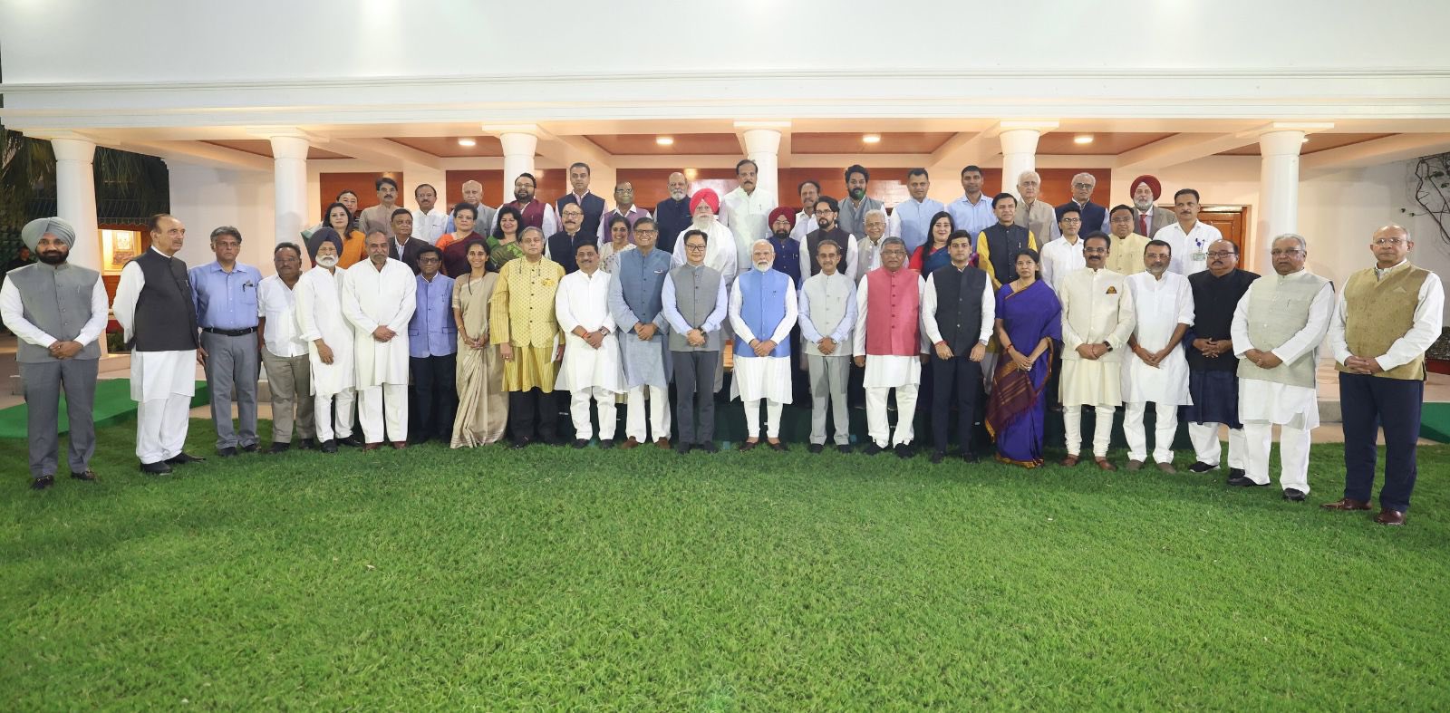 प्रधानमंत्री नरेंद्र मोदी ने सात सर्वदलीय-प्रतिनिधिमंडलों के सदस्यों की मेजबानी की
