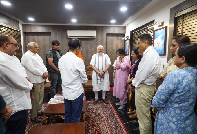 প্রধানমন্ত্রী নরেন্দ্র মোদী, আমেদাবাদে মর্মান্তিক বিমান দুর্ঘটনায় গুজরাটের প্রাক্তন মুখ্যমন্ত্রী বিজয় রূপানীর প্রয়াণে আজ গভীর শোক ব্যক্ত করেছেন।