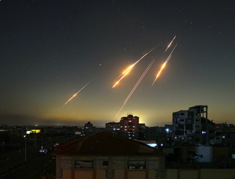 Iran, Israel Exchange Fresh Strikes as Global Leaders Push for Ceasefire