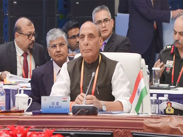 रक्षा मंत्री राजनाथ सिंह ने शंघाई सहयोग संगठन देशों से सीमा पार आतंकवाद के खिलाफ कार्रवाई करने का आह्वान किया