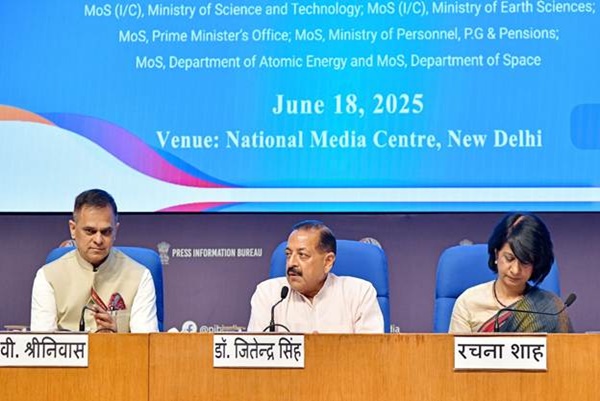 केंद्रसरकारी कर्मचाऱ्यांना जुन्या निवृत्तीवेतन योजनेप्रमाणेच अंशदान आणि सेवानिवृत्तीचे लाभ मिळणार