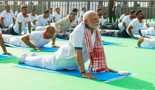 प्रधानमंत्री नरेंद्र मोदी ने 11वें अंतरराष्ट्रीय योग दिवस पर विशाखापत्तनम में राष्ट्र का नेतृत्व किया