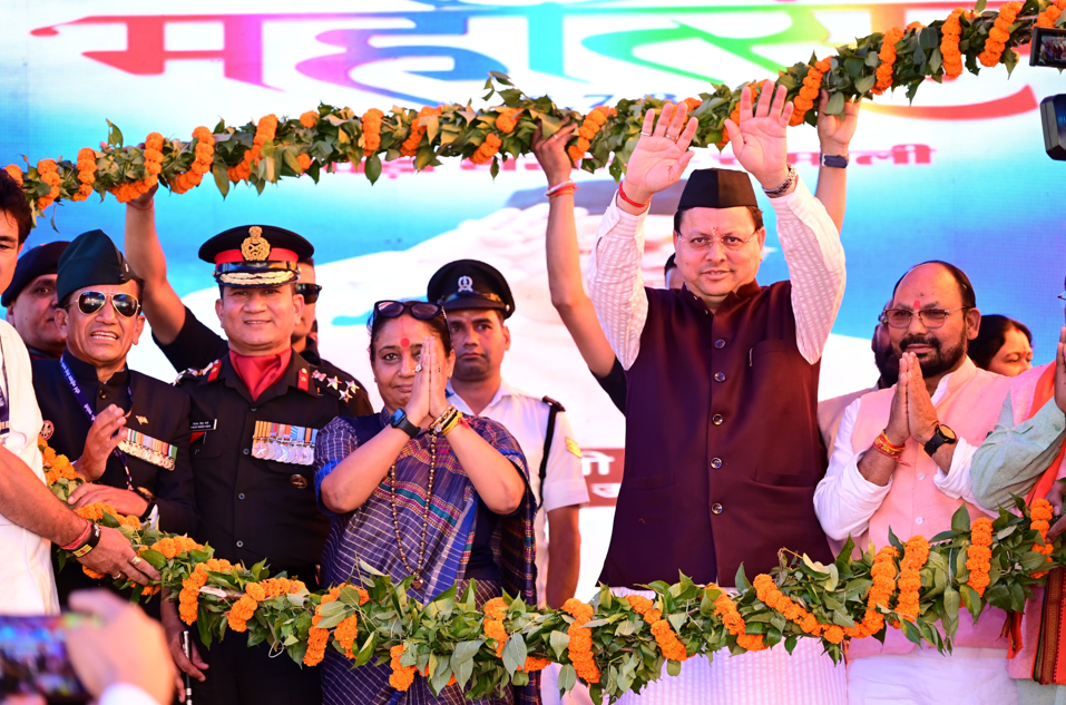 मुख्यमंत्री पुष्कर सिंह धामी ने चमोली जिले में थराली के चेपड़ों गांव में वीर शहीद भवानी दत्त जोशी की स्मृति में आयोजित शौर्य महोत्सव का शुभारंभ किया