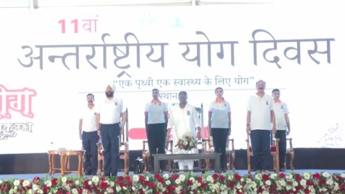 राष्ट्रपति द्रौपदी मुर्मु ने देहरादून के पुलिस लाईन्स में आयोजित योग कार्यक्रम में भाग लिया
