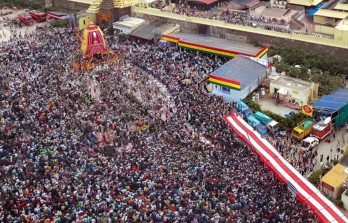श्रीजगन्नाथ पुरी रथ-यात्रा के दर्शन के लिए एकत्र हुए लगभग 10 लाख श्रद्धालु
