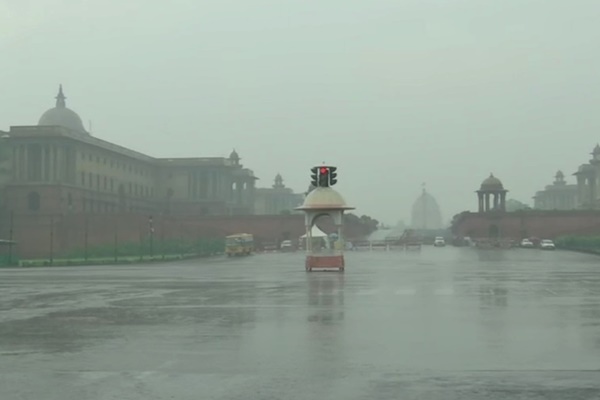 Heavy rains accompanied by strong winds lash national capital, bringing respite from heatwave