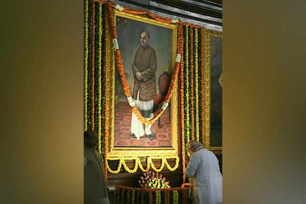 डॉ. श्यामाप्रसाद मुखर्जी यांना श्रद्धांजली