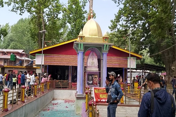 जम्मू-कश्मीर: गंदरबल में खीर भवानी मेला उत्साहपूर्वक आयोजित