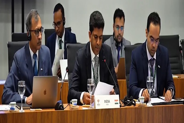ব্রাজিলের ব্রাসিলিয়ায় অনুষ্ঠিত, বিভিন্ন দেশের যোগাযোগমন্ত্রীদের ১১তম ব্রিকস বৈঠকে ভারত অন্তর্ভুক্তিমূলক, সুস্থায়ী উন্নয়ন, এবং ভবিষ্যতের জন্য ডিজিটাল উন্নয়নের প্রতি প্রতিশ্রুতির কথা পুনর্ব্যক্ত করেছে।