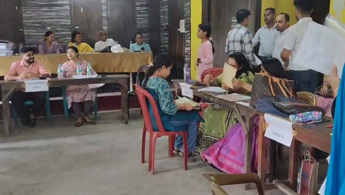 স্নাতকোত্তৰ শিক্ষক পদৰ বাবে ৰাজ্যৰ ছটা মণ্ডলত প্ৰাৰ্থীসকলৰ নথি পৰীক্ষণ প্ৰক্ৰিয়া আৰম্ভ
