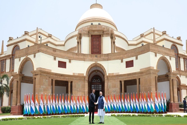 प्रधानमंत्री नरेंद्र मोदी आणि पॅराग्वेचे अध्यक्ष सँटियागो पेना पॅलासिओस यांच्यात नवी दिल्लीत झालेल्या द्विपक्षीय बैठक, संयुक्त आयोगाच्या स्थापनेसाठी उभय देशांमधे सामंजस्य करार