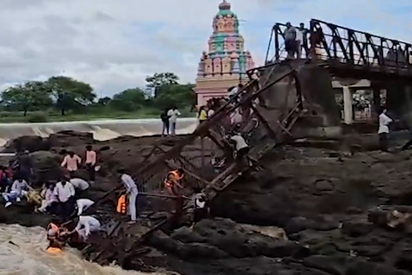 Bridge over Indrayani River collapses in Pune; Four dead, many feared missing