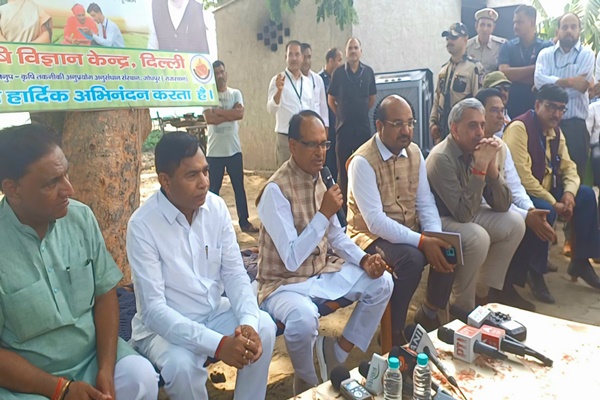 Shivraj Singh Chouhan Meets Delhi Farmers, Vows Better Implementation of Schemes