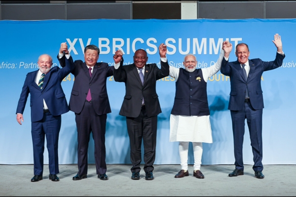प्रधानमंत्री नरेन्‍द्र मोदी ने आज रियो डी जेनेरियो में ब्रिक्स शिखर सम्मेलन के दूसरे दिन पर्यावरण, सीओपी-30 और वैश्विक स्वास्थ्य पर आयोजित सत्र में भाग लिया
