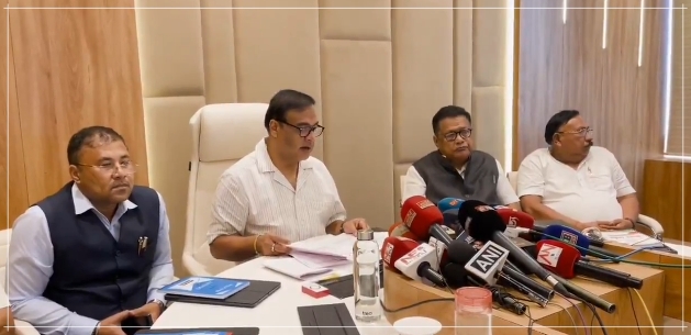 ডিব্ৰুগড়ত মুখ্যমন্ত্রীৰ অধ্যক্ষতাত ৰাজ্যিক মন্ত্ৰীসভাৰ বৈঠকত কেইবাটাও গুৰুত্বপূৰ্ণ সিদ্ধান্ত গ্ৰহণ